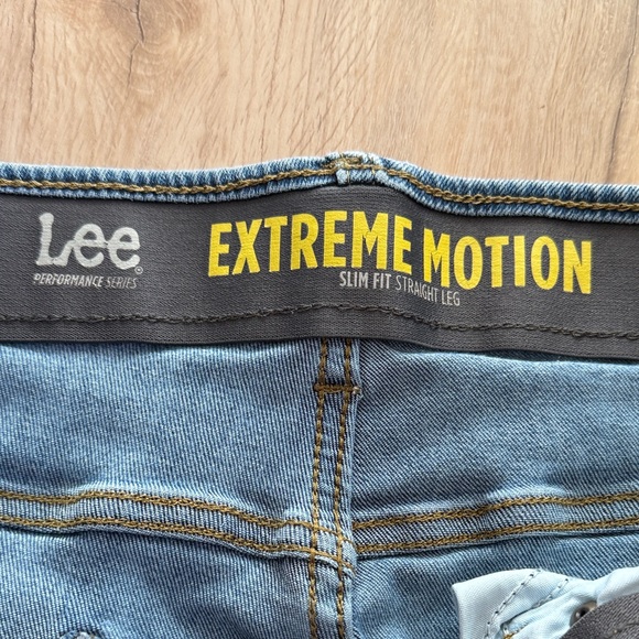 Lee Men's Extreme Motion Blue Jeans - Picture 2 of 3